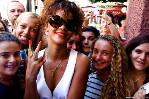 Rihanna отдыхает в Италии (август 2011)